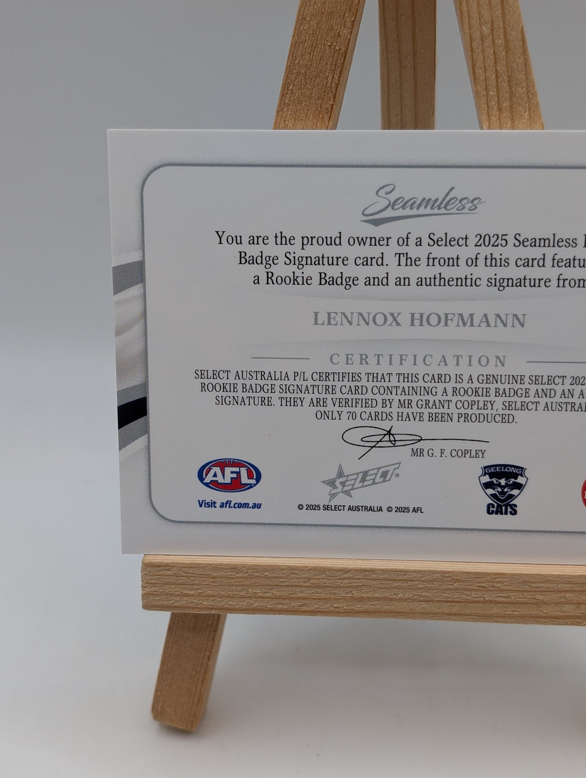 Lennox Hofmann Rookie Badge Signature Seamless Select /70 AFL 2025 Geelong FRENLY BRICKS - Open 7 Days