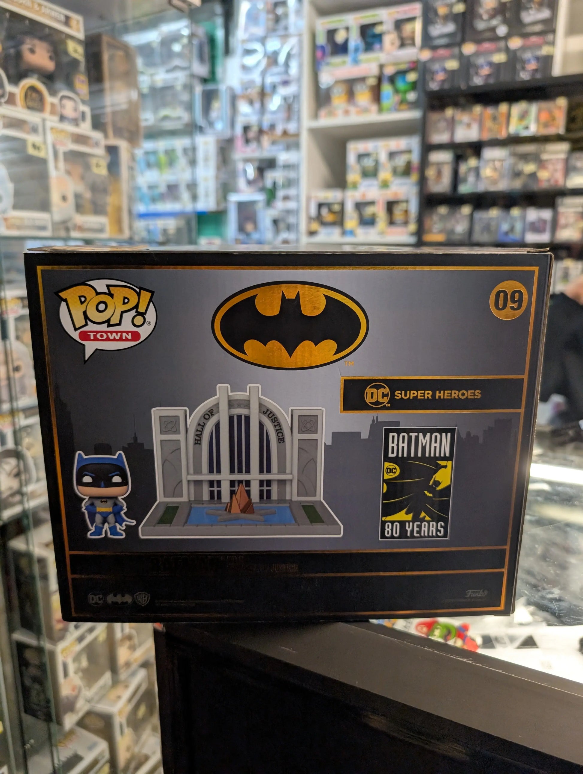 Funko Pop! Town: DC Comics - Batman Vinyl Figure 09 FRENLY BRICKS - Open 7 Days