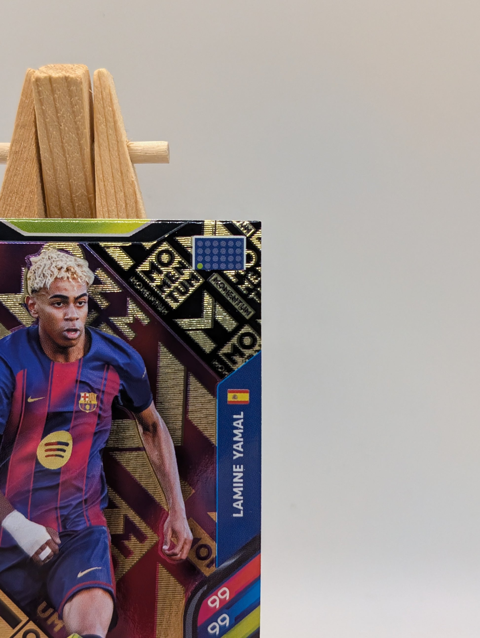 Panini FIFA 365 Adrenalyn XL 2026 Lamine Yamal Momentum Very Rare card